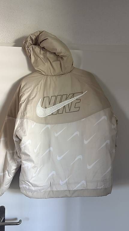 Nike Giacche: Nike Oversized Jacke – Usato da Seon venduto da Latanisha.huber 2