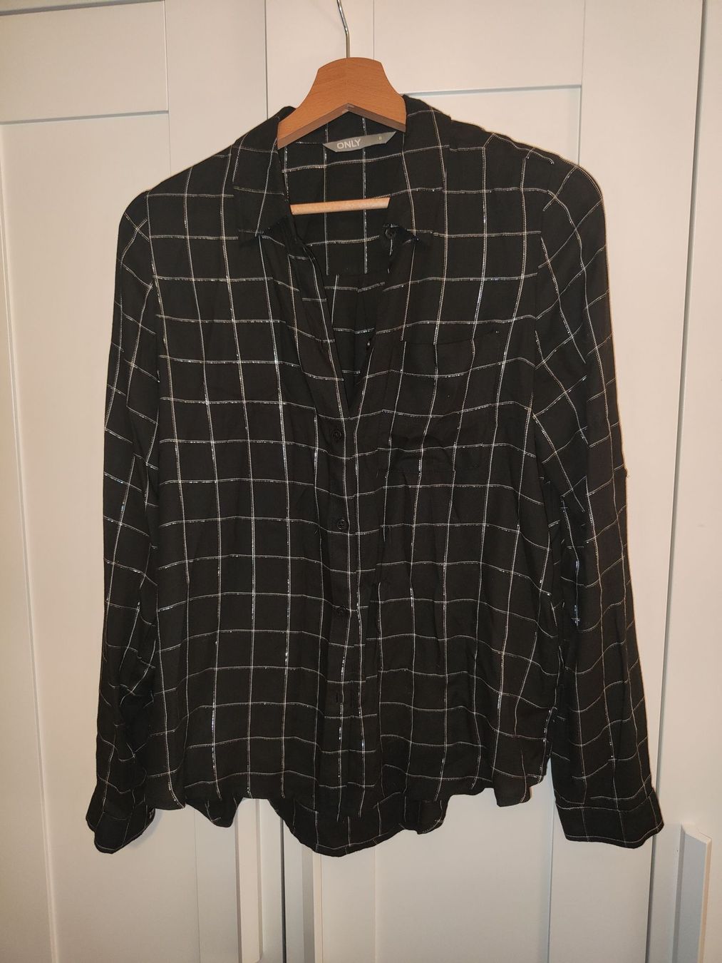 Only Camicette: ONLY Bluse Grösse S schwarz kariert Glitzer – Usato da Rheinfelden venduto da JamieBabsi