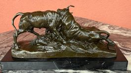 Bronzefigur Kämpfender Stierkampf signiert