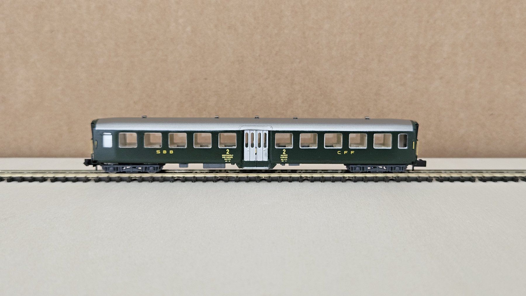 Wabu Modellini di ferrovie: Leichtstahlwagen mit Mitteleinstieg Spur n, Wabu – Usato da Rotkreuz venduto da Rolv.522 1