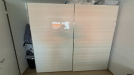 Kleiderschrank mit Schwebetüren weiss Front Hochglanz Breite