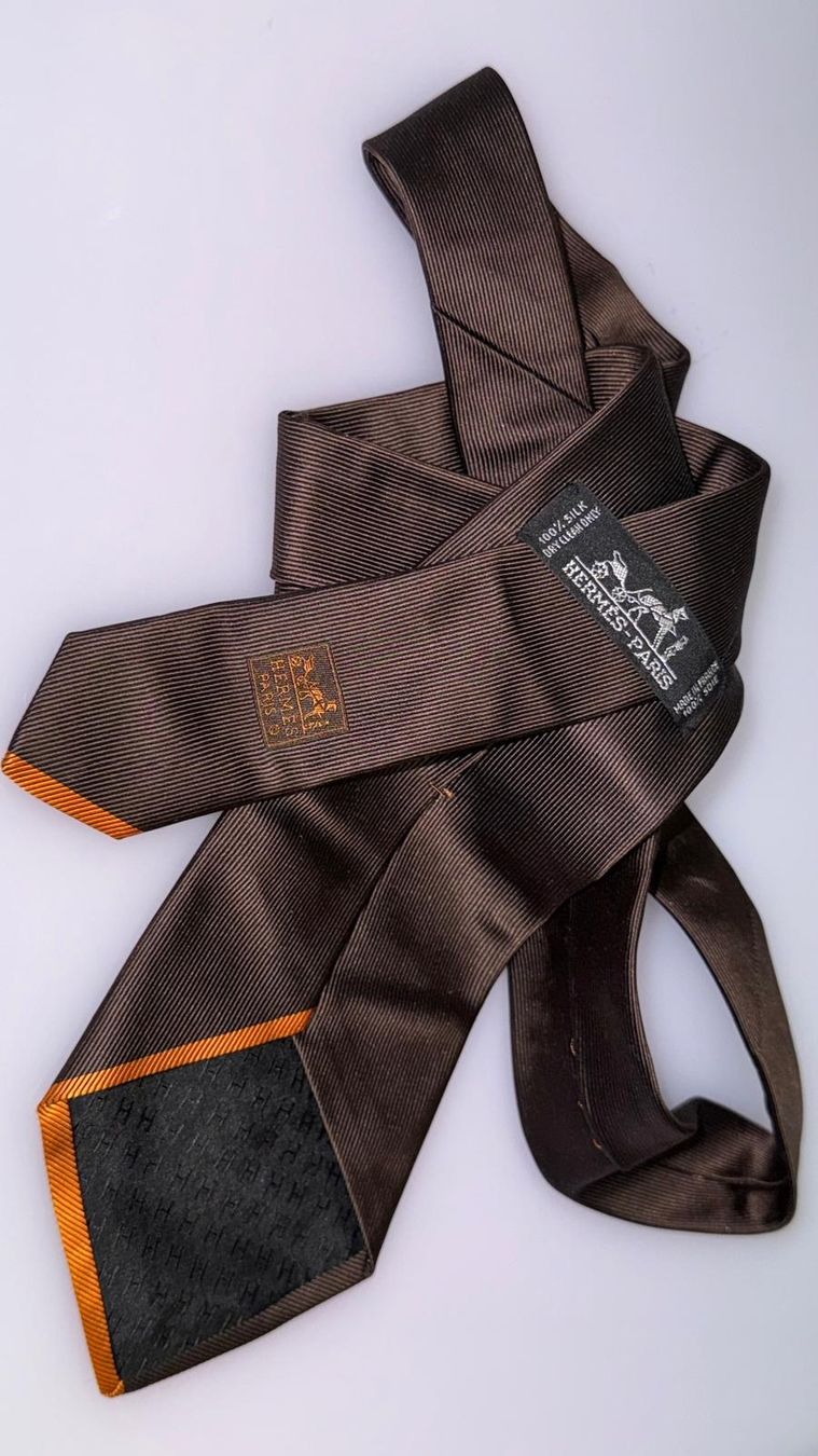 Hermès Krawatten: Krawatte Hermès Seide braun mit orangem Rand  – Neu (gemäss Beschreibung) aus Bolligen von cla_856t 1