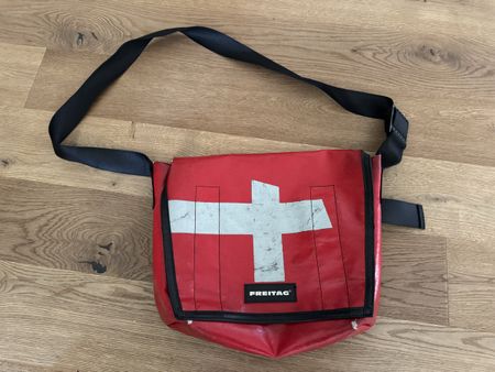 Freitag Tasche Schweizerkreuz Rot/Weiss - Gut erhalten