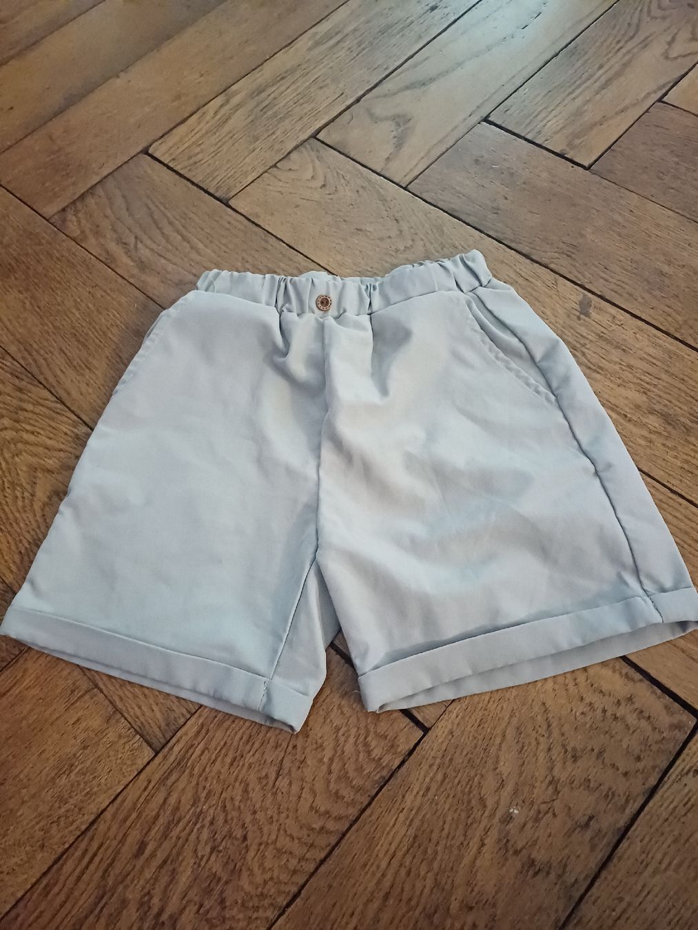 Shein Pantaloni: Shorts Grösse 104 – Usato da Schönenwerd venduto da pomodor