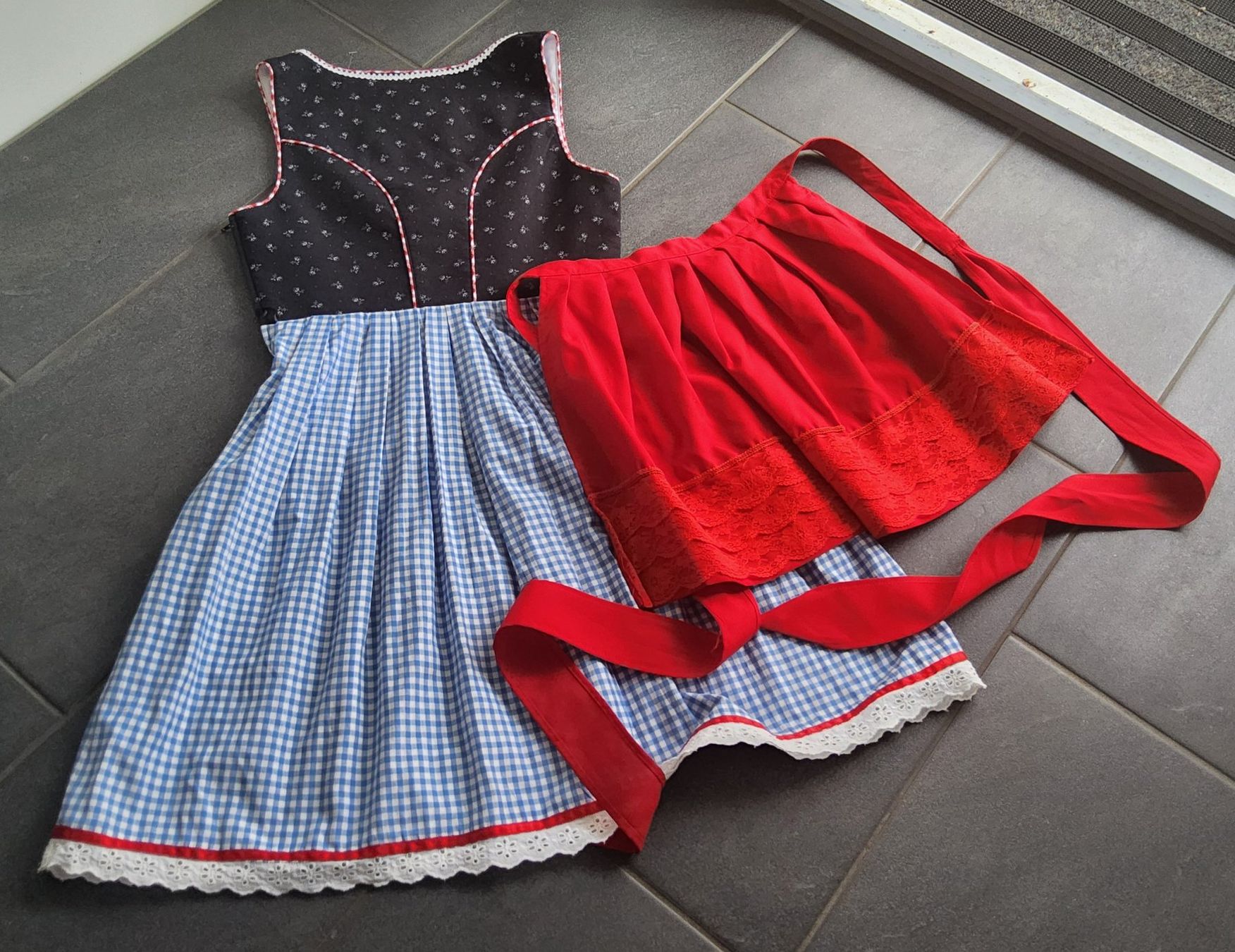 Jupes: Dirndl Stockerpoint Grösse 40 – D'occasion à Diegten par ayla2009 6