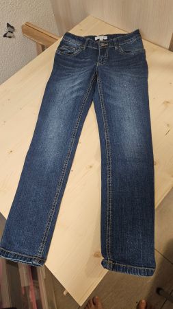 Gut erhaltene Jeans für Mädchen, Grösse 128