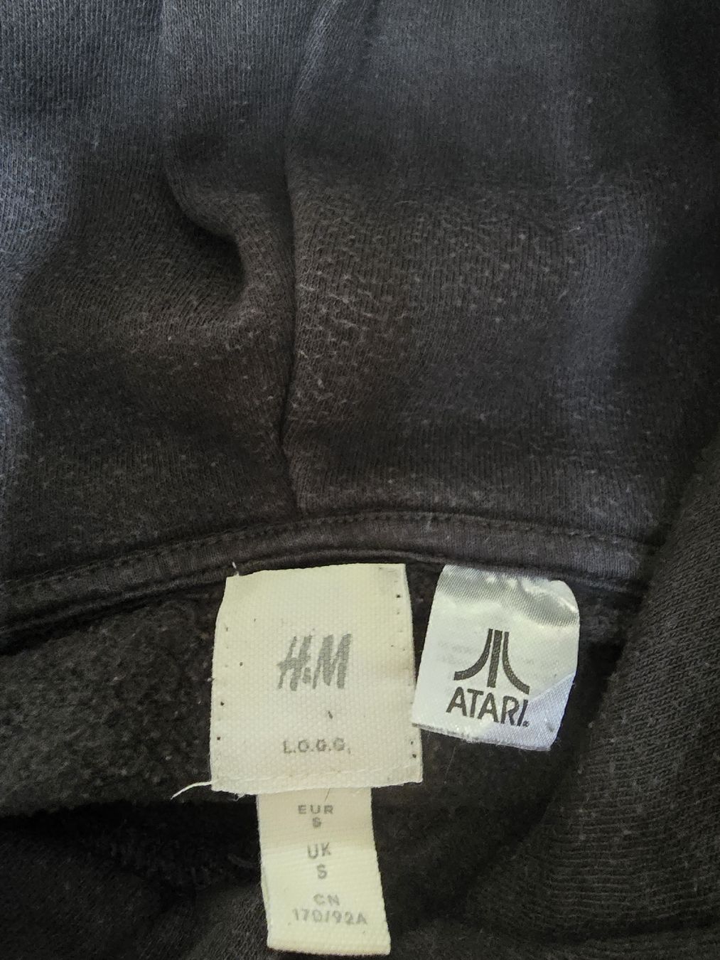 H&M Pullover & Sweatshirts: Hoodie Atari, Gr.S – Gebraucht aus Morschach von Monikawi 1