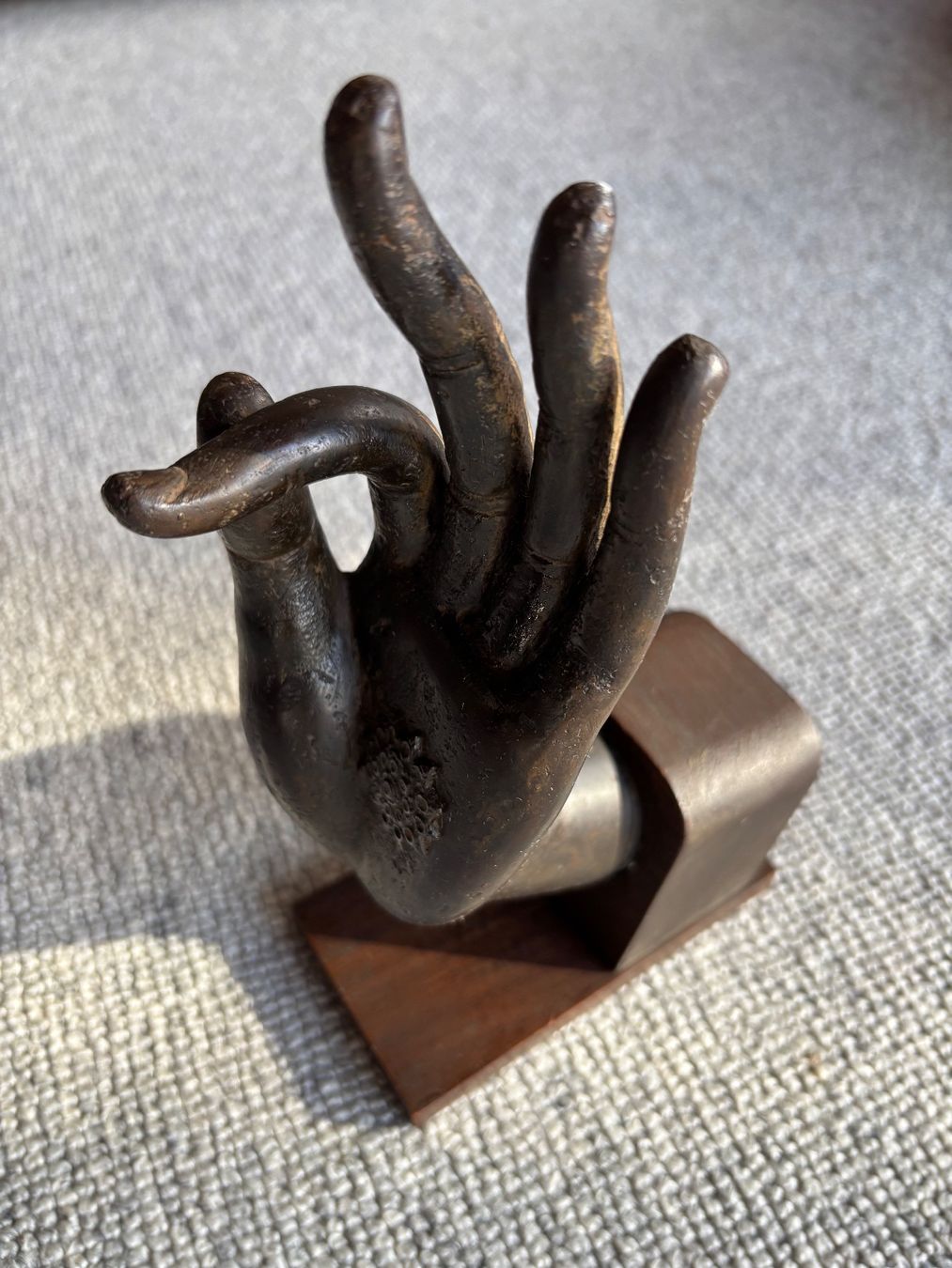 Sculture & Statue: Mudra Buddhas Hand Gusseisen antik – Usato da Hinwil venduto da DaniBachman