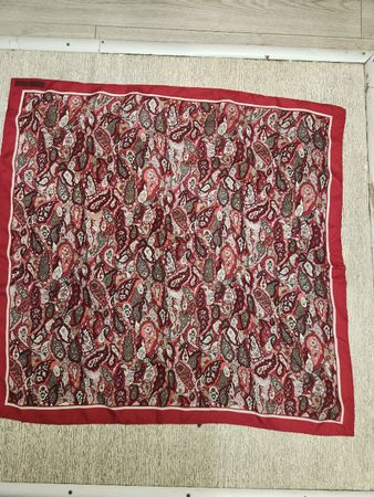 Foulard soie rouge motifs cachemire marque Your Sixth Sense