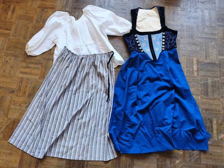 Berner Tracht Kleidung Damen blau bestickt weiss Grösse M/L