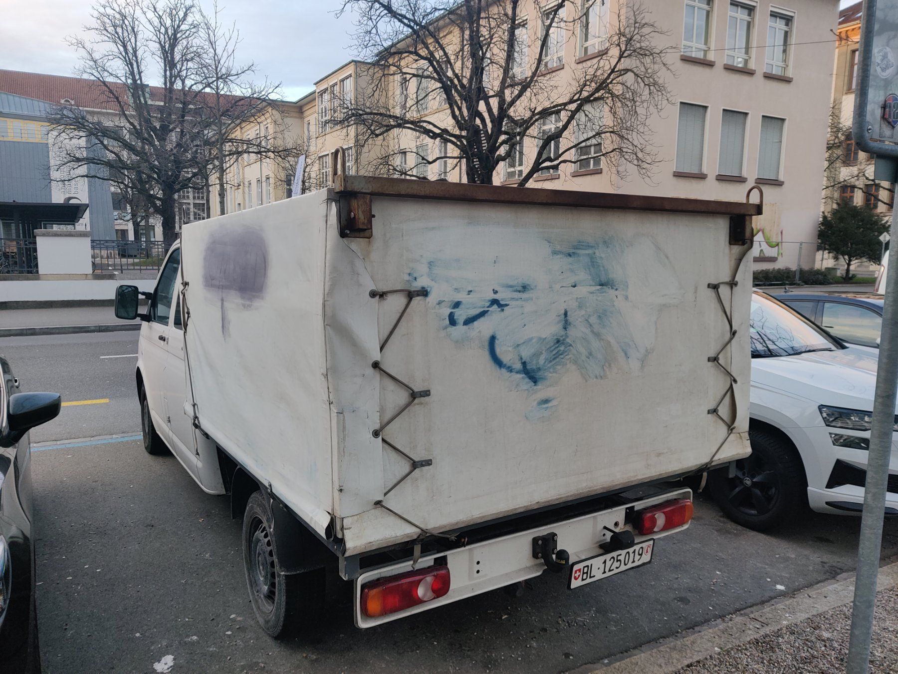 VW Veicoli commerciali: VW T5 Automat mit Klima – Usato da Basel venduto da lau5 4