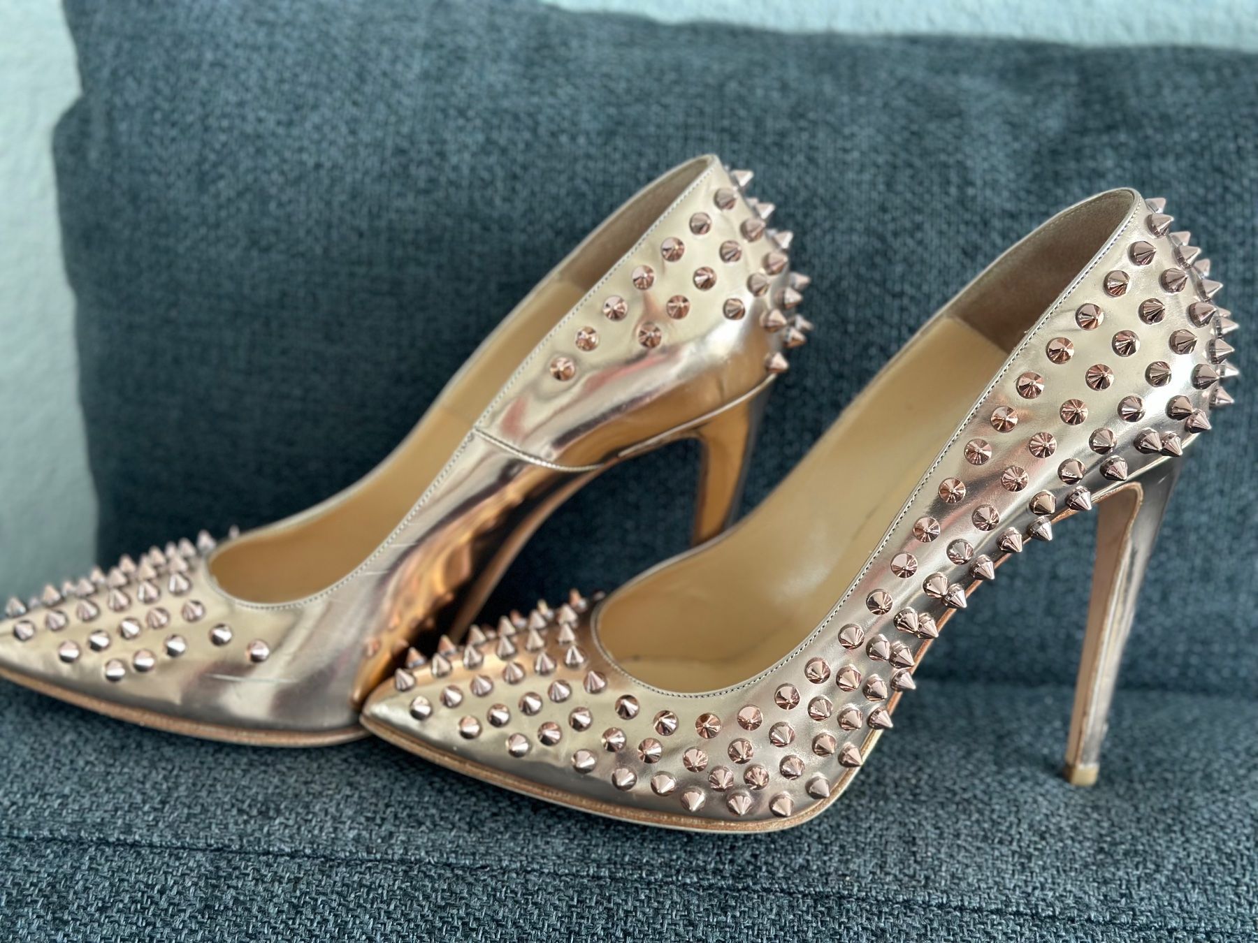 Chaussures femmes: Rosa Gold High Heels – D'occasion à Bäch SZ par ruslena29