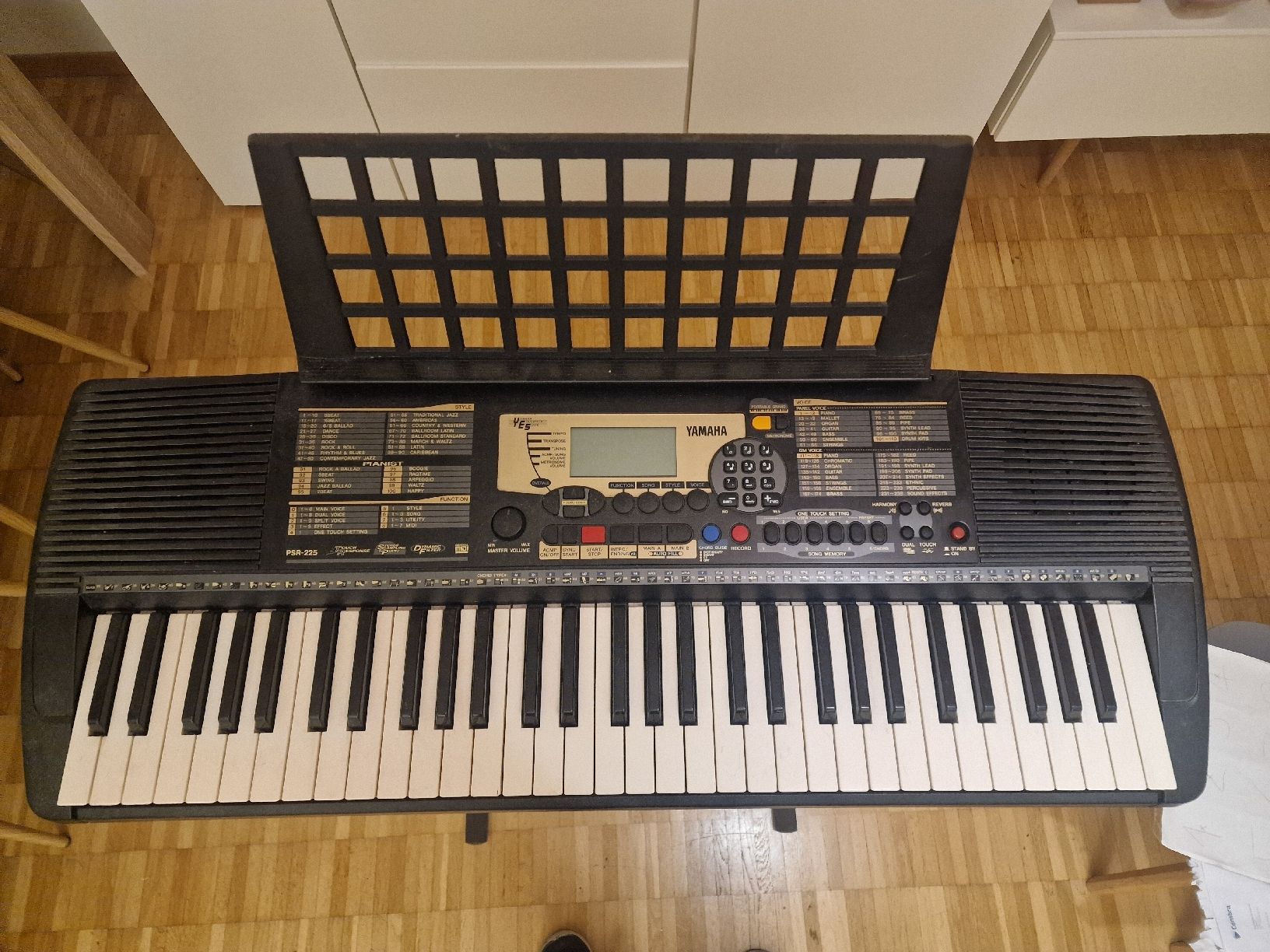 Yamaha PSR-225 Keyboard - Perfect for Aspiring Musicians