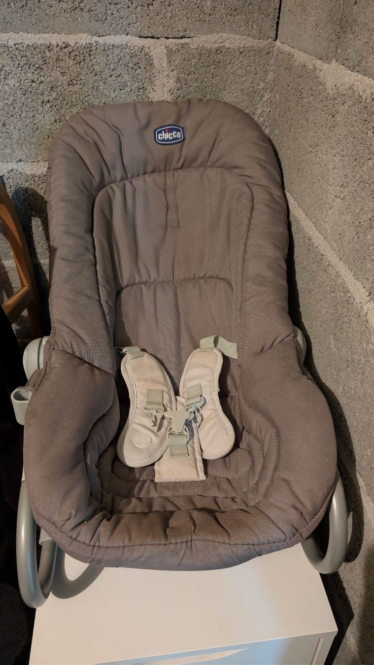 Chicco Sdraiette & Sdraiette a dondolo: Transat bébé Chicco gris 1-6 mois bon état – Usato da Monthey venduto da youpilavie