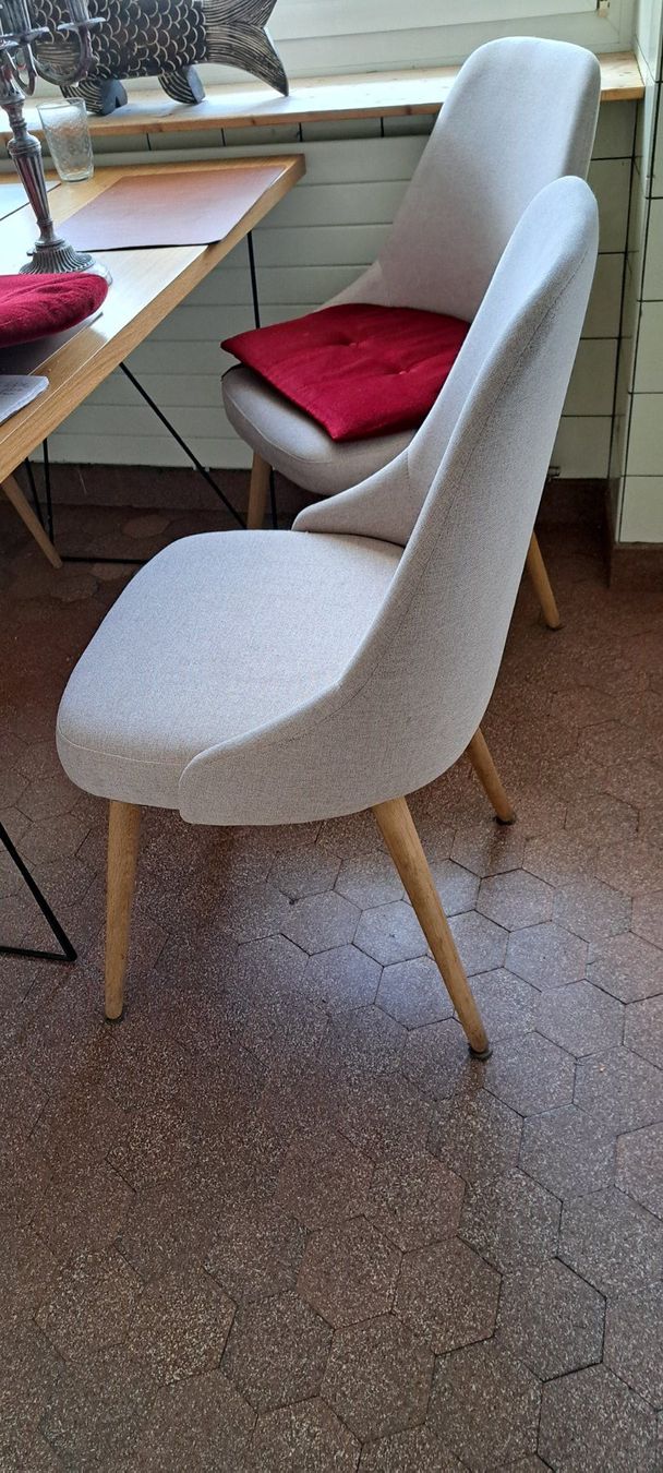 Sedie: 4 beige Ess-Stühle aus strapazierfestem Stoff – Usato da Vogelsang AG venduto da MargitK