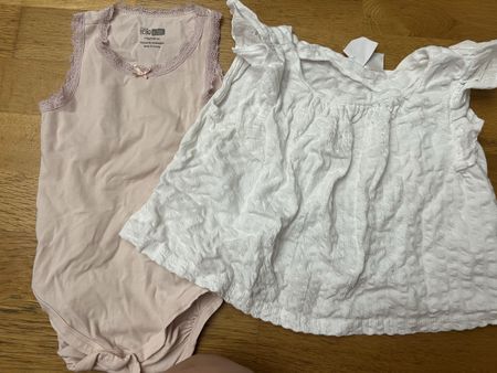 1 Sommerbody + 1 Shirt 98
