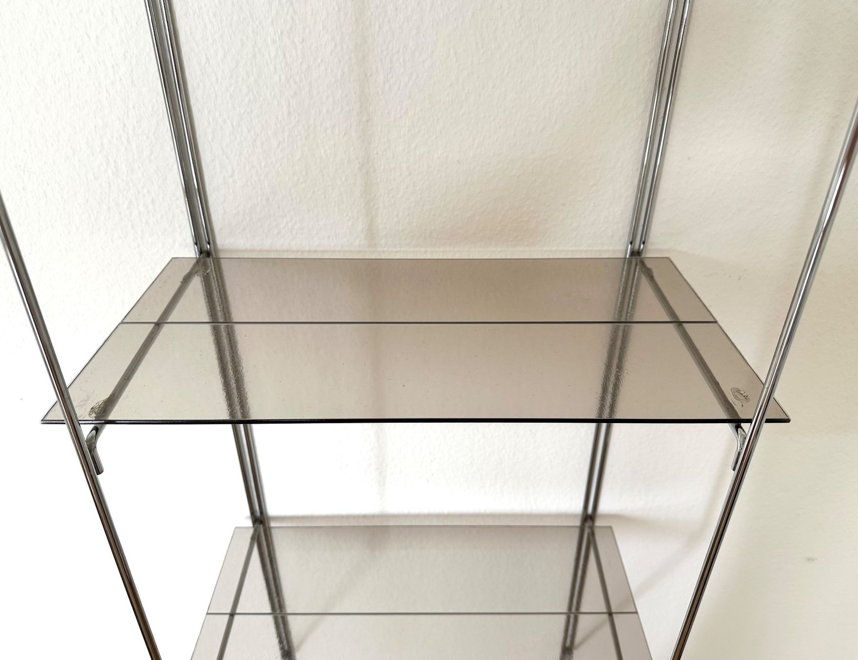 String Scaffali: Vintage Stringregal Chrom & Glas – Usato da Basel venduto da LynnundPepe 3