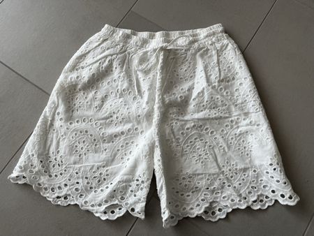Shorts Broderie weiss M neu