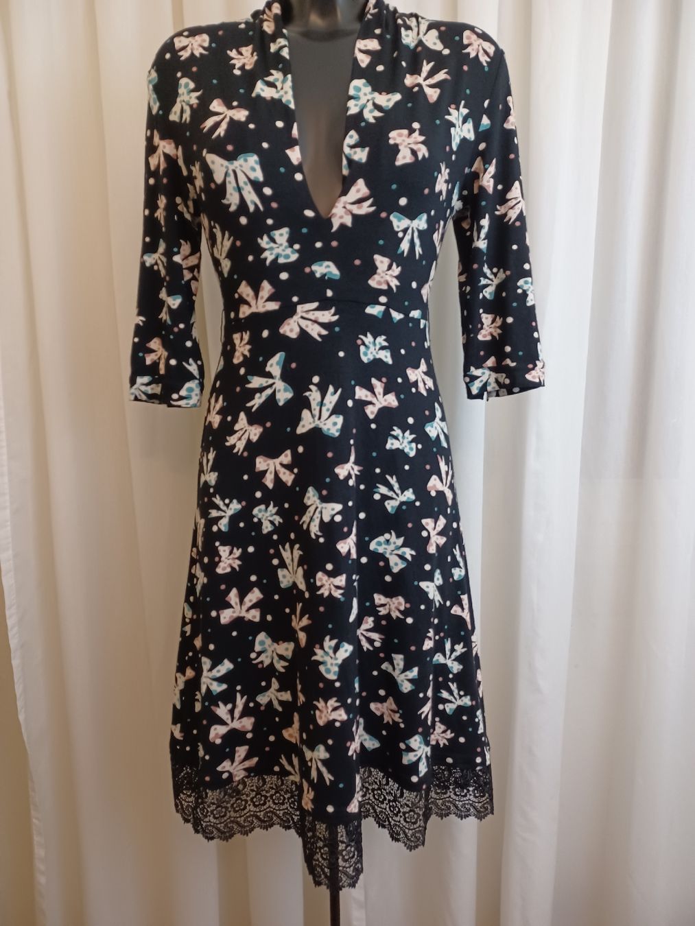 Vestiti: Kleid mit Spitze Gr.36 – Usato da Luzern venduto da GoSecond