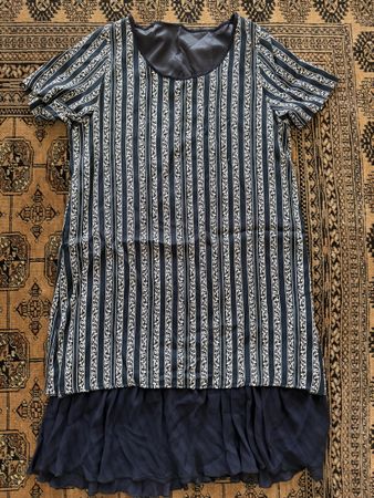 Sommerkleid / Hauskleid, Grösse M, Dunkelblau-Weiss gemuster