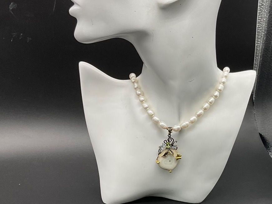Catenine: Attraktives Perlencollier mit Quarz-Anhänger – Nuovo (secondo la descrizione) da Luzern venduto da S.Kern01