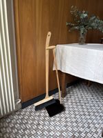 Schwedischer Besen und Kehrschaufel