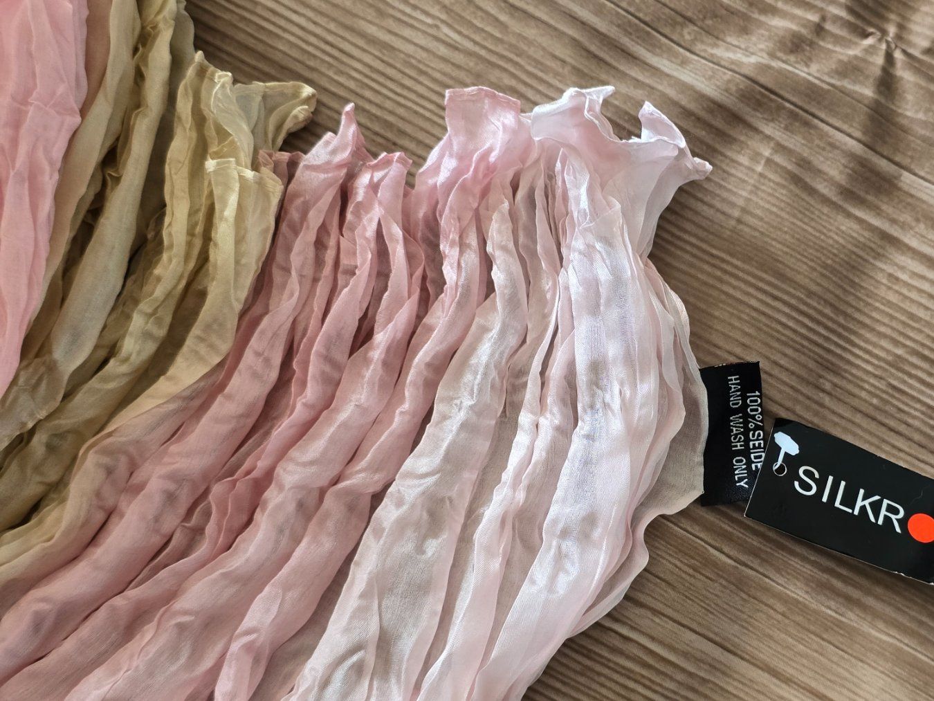 Foulard & Sciarpe: 🏷️ Silkroad Schal aus 100% Seide im Knitterlook 🧣 – Nuovo (secondo la descrizione) da Thalwil venduto da VitaMini 1