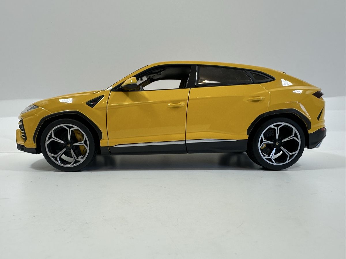 Bburago Modellini d'auto: Lamborghini Urus 1:18, gelb, BBURAGO  – Nuovo (secondo la descrizione) da Zofingen venduto da rf9_x2xt 2