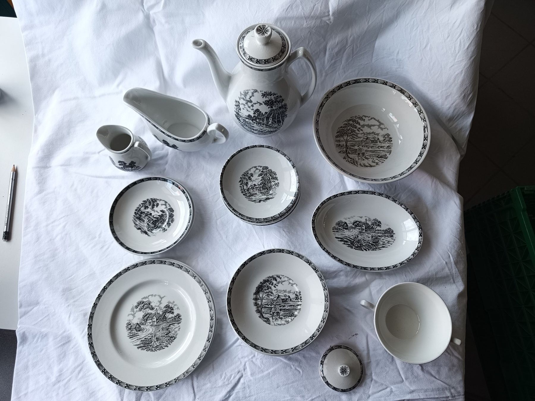 Set di piatti: Rustic England Porzellan – Usato da Oberegg venduto da A-Z.Handel.Loehrer 1