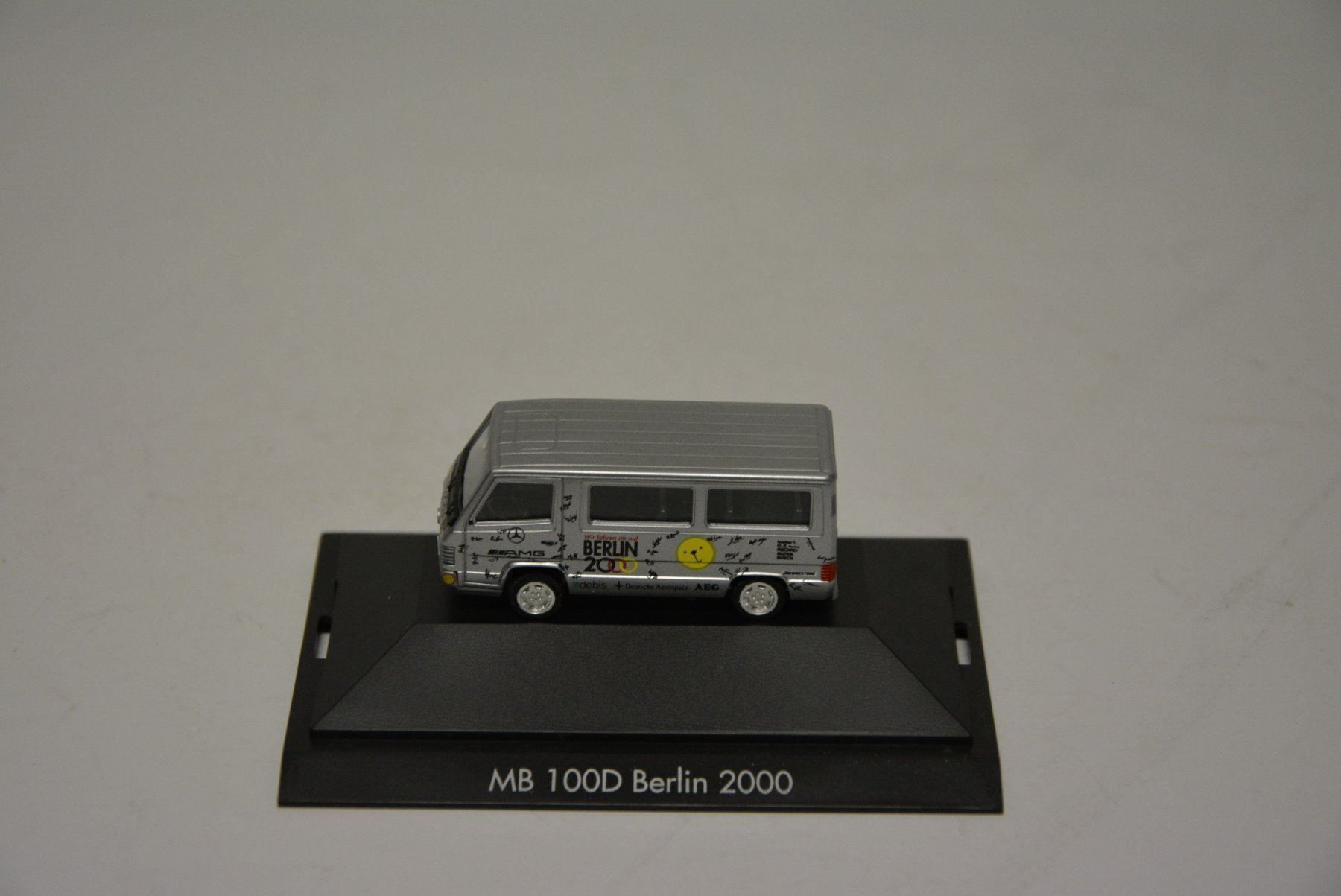 Herpa Modellini d'auto: Mercedes100D Bus Berlin 2000  Herpa 1:87 – Nuovo e nell'imballaggio originale da Goldach venduto da Feivel9