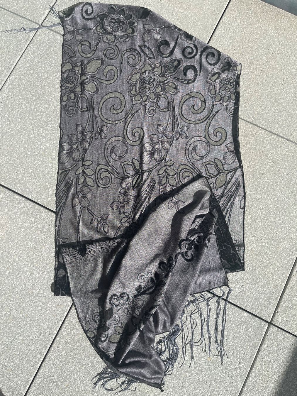 Foulard & Sciarpe: Foulard grau – Nuovo (secondo la descrizione) da Brütten venduto da Rod816 5