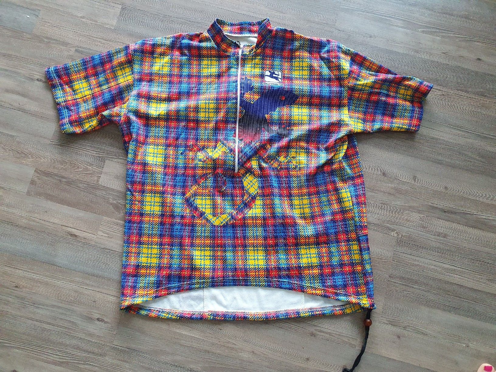 T-shirt: Veloshirt – Usato da Weesen venduto da flying_kiwi