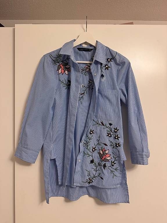 Zara Camicette: Zara Damenhemd Hellblau/Weiss – Nuovo (secondo la descrizione) da Affoltern am Albis venduto da ale_gg7h