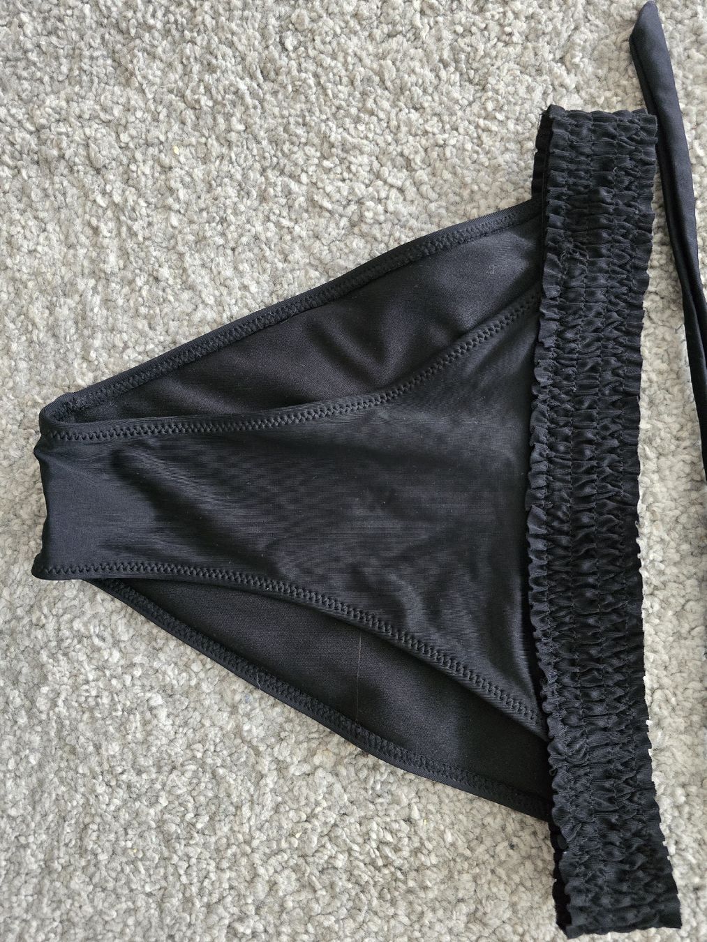 Costumi da bagno & Bikini: Bikini schwarz mit Rüschen Grösse S neu – Nuovo (secondo la descrizione) da Dietikon venduto da Kaska2020 2
