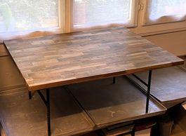 Exklusiver Salontisch (Unikat), Holzplatte mit Stahlunterbau