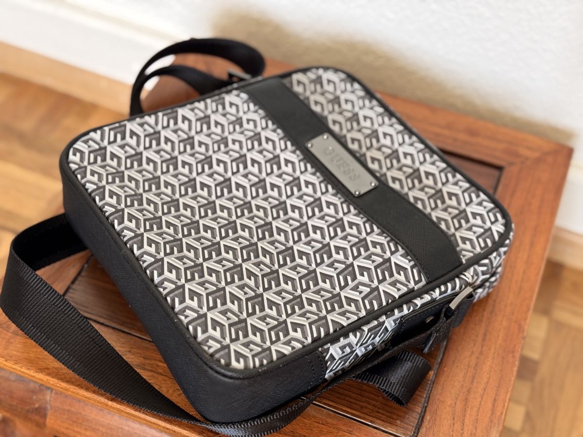 Guess Borse: Guess Crossbody Bag G Cube Collection – Usato da Lausanne venduto da KolaG7 2