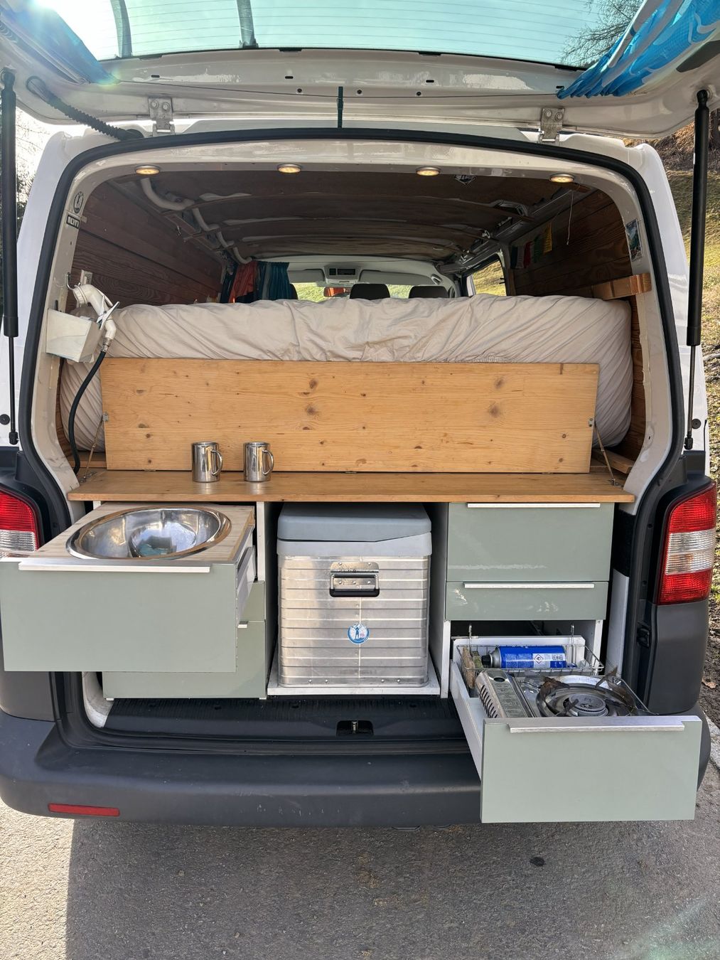 VW Camping Fahrzeuge: Camper VW T5 4Motion, langer Radstand – Gebraucht aus Davos Platz von Sel1naZ 3