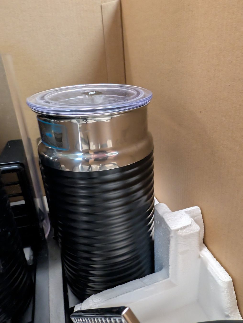 Nespresso Machines à café & Machines à expresso: Nespresso CITIZ CHROME mit Milchschäumer – Défectueux à Ettingen par Chrisdots 4