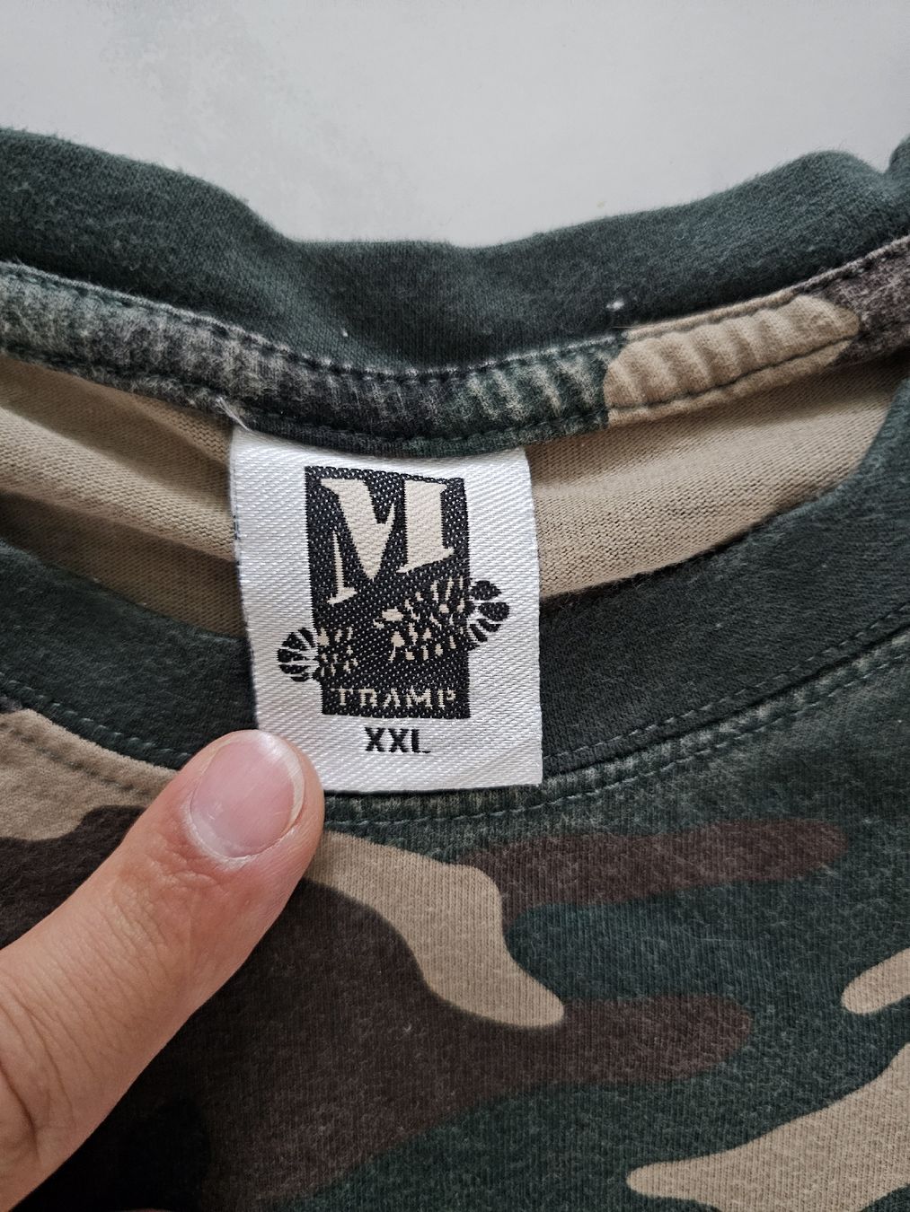 T-shirt: Cooles Tarnmuster T-Shirt, Grösse M – Usato da Zürich venduto da -iwan- 1