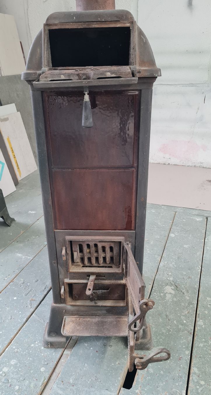 Altri mobili d'antiquariato: Antiker Ofen mit Rohr – Usato da Kleinandelfingen venduto da reg_yg6p 2