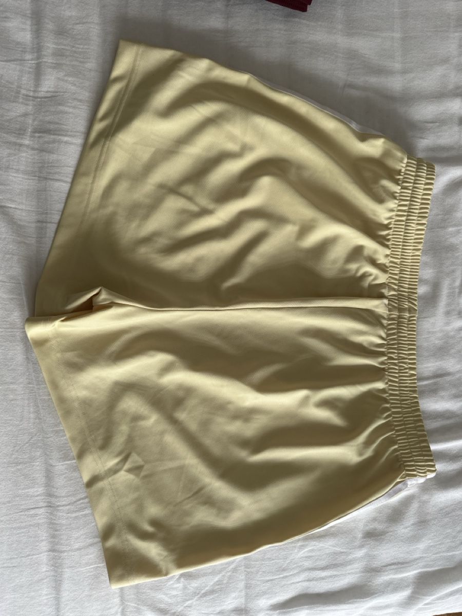 Adidas Hosen: Adidas Shorts – Gebraucht aus Goldach von mariarosapenasa 1