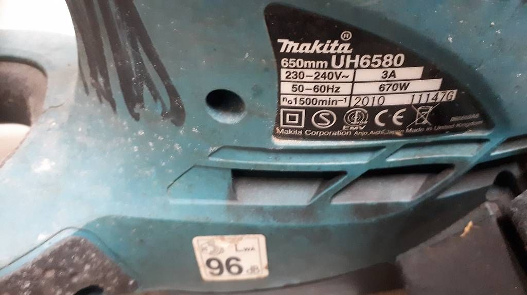 Tutti gli attrezzi: Makita Heckenschere  – Usato da Madiswil venduto da Kwon02 1