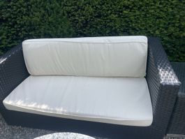 Gartensofa Polyrattan Schwarz mit Auflagen guter Zustand