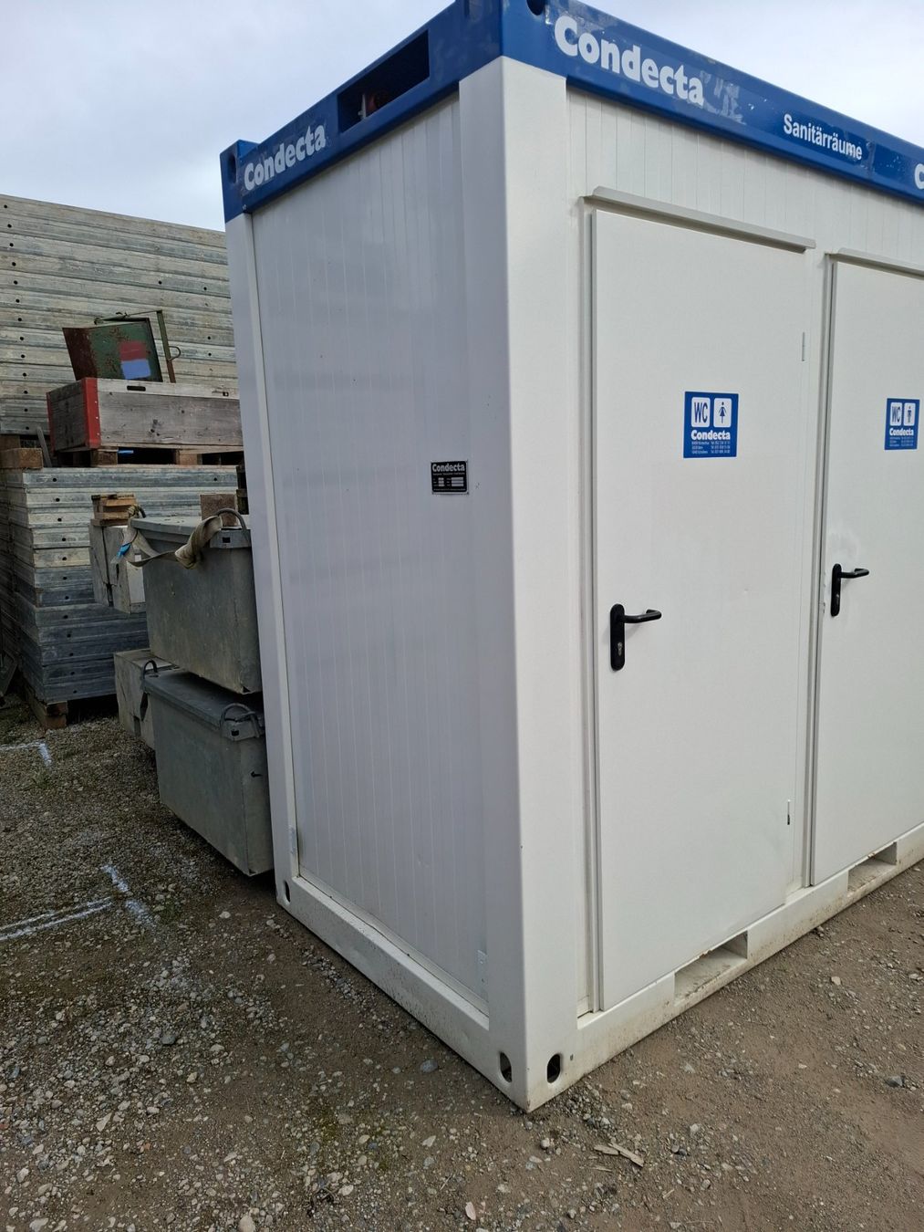 Baucontainer: Container WC Doppel Condecta – Gebraucht aus tamins von MagazinGRZH