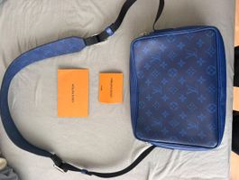 Louis Vuitton Outdoor Messenger Monogramm Pacific Taiga Blau