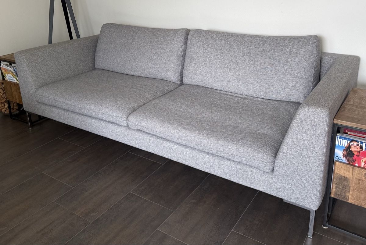 Interio Sofas: Stoff-Sofa – D'occasion à Näfels par man_wl6x