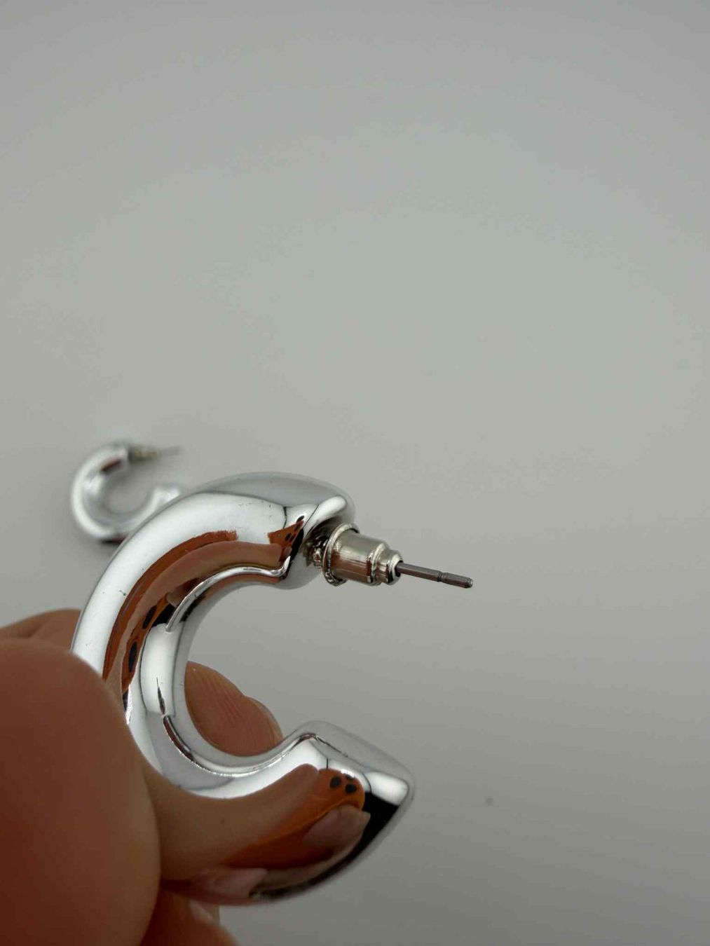 Ohrringe & -stecker: Modische silberfarbene Creolen 🌸 – Gebraucht aus Riehen von edu_92w7