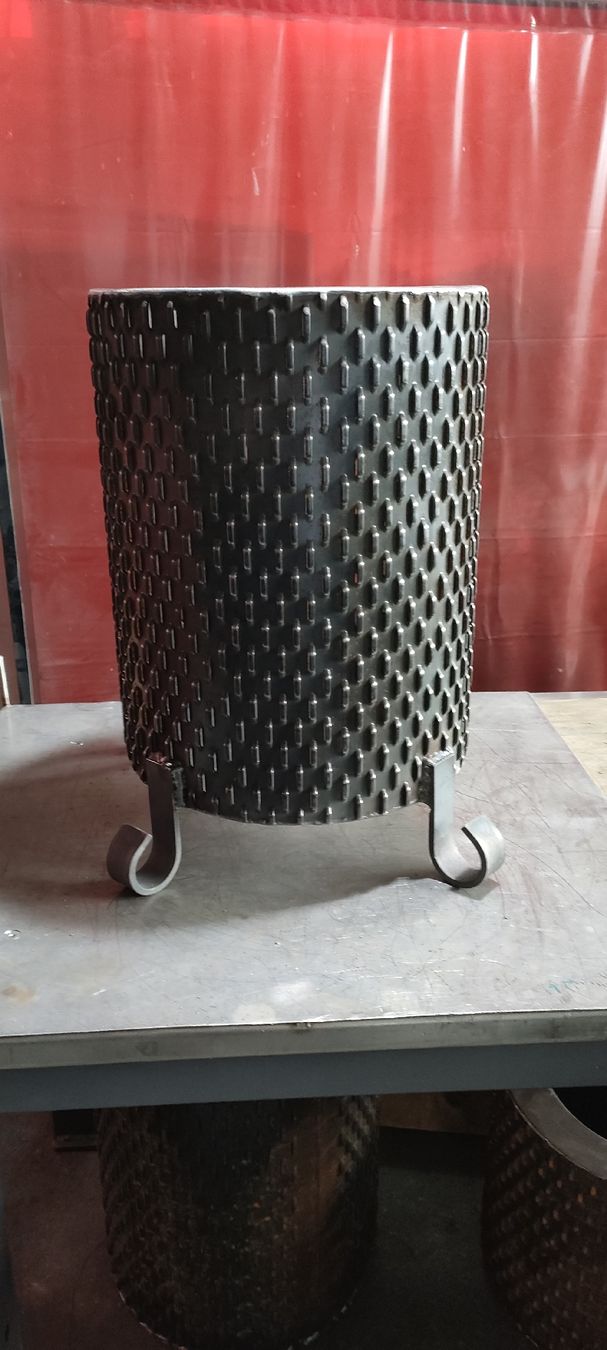 Bracieri: Feuerkorb / Feuersaeule aus Metall - neu  – Nuovo (secondo la descrizione) da Gutenburg venduto da RIBO.6 4