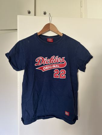 Dickies navy blue t-shirt 