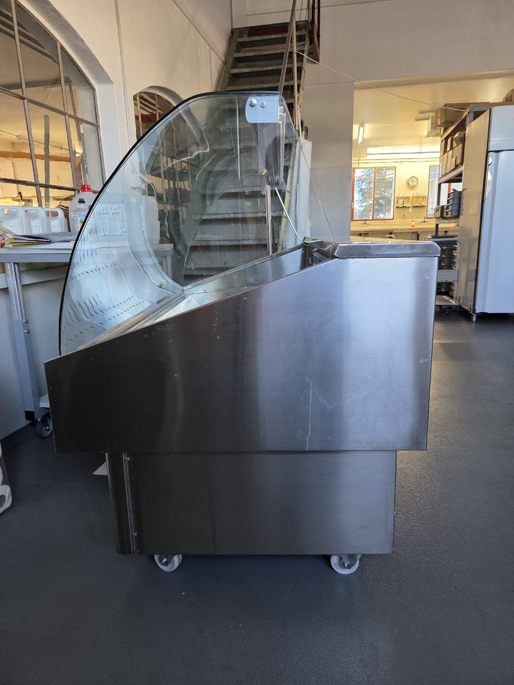 Vitrines: Verkaufsvitrine / Kühlvitrine – D'occasion à Sursee par nadeleWW 1